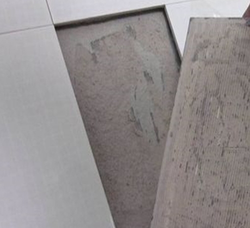 三穗瓷砖空鼓维修公司分享瓷砖铺贴时如果打浆（即涂抹在瓷砖背面和基层上的砂浆或瓷砖胶）过少，会带来以下问题